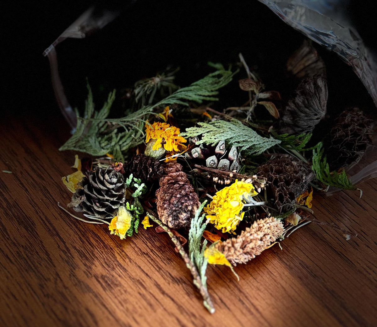 Organic Amber Forest Potpourri: Somerset Dried Flowers, Cones & Leaves choice of scent