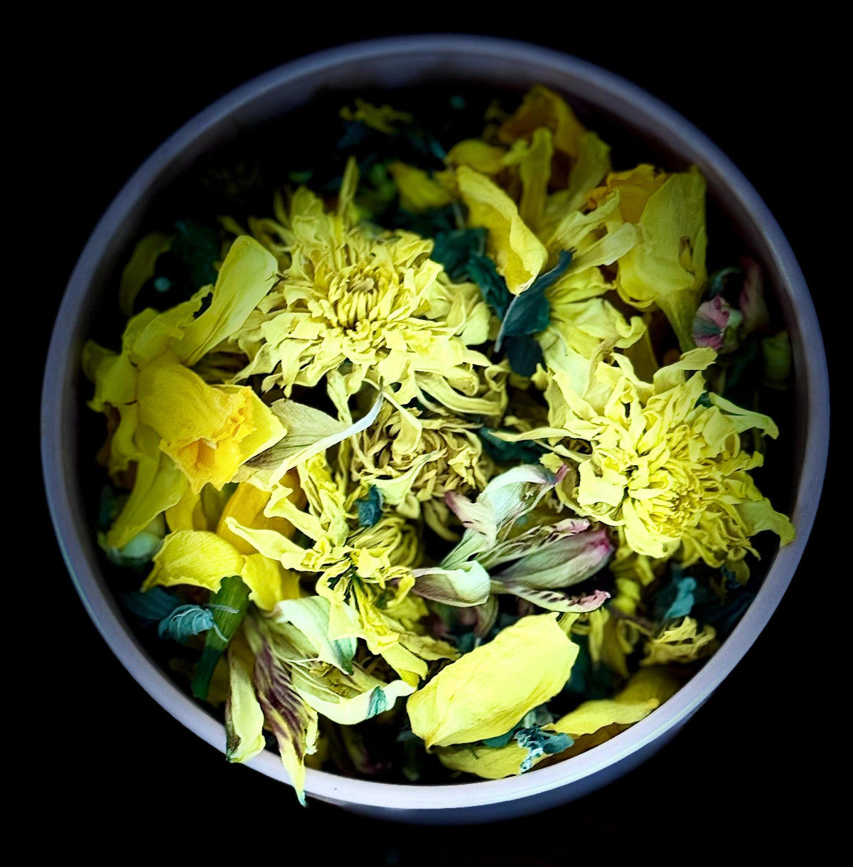 Organic Dried Flower Potpourri Yellow tones. Home grown in Somerset. Choice of scent